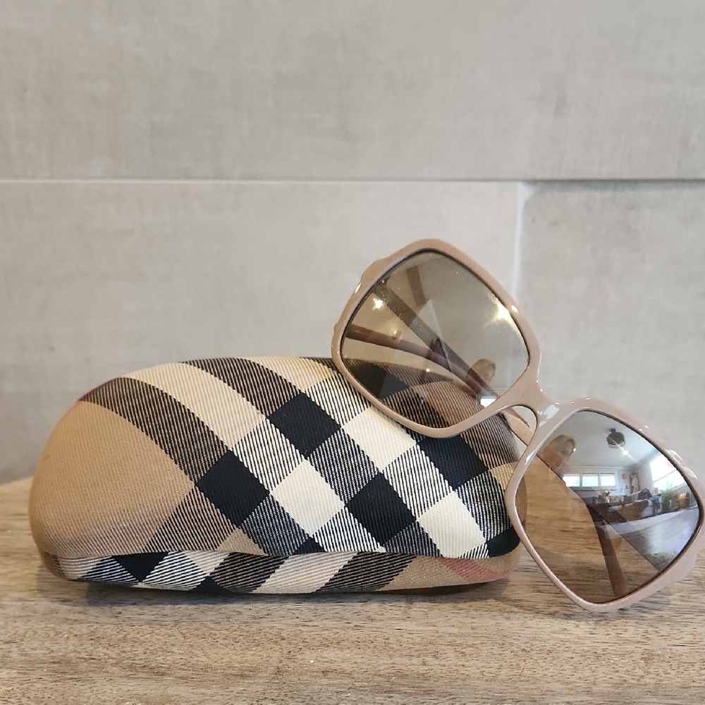 Designer Burberry Sunglasses with Case